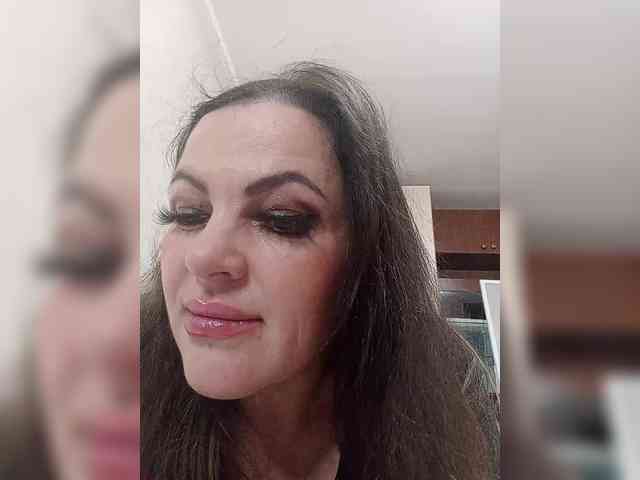 Miss_Kiss_Kiss webcam