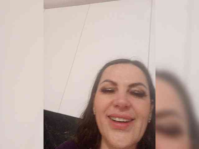Miss_Kiss_Kiss webcam