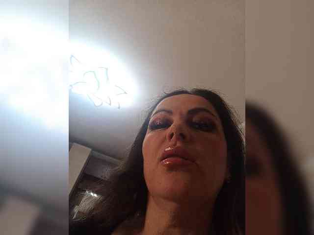 Miss_Kiss_Kiss webcam