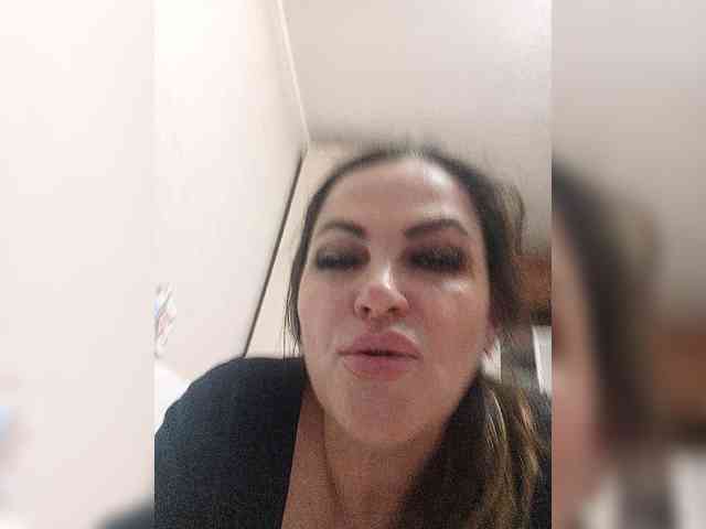 Miss_Kiss_Kiss webcam