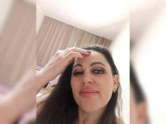 Miss_Kiss_Kiss webcam