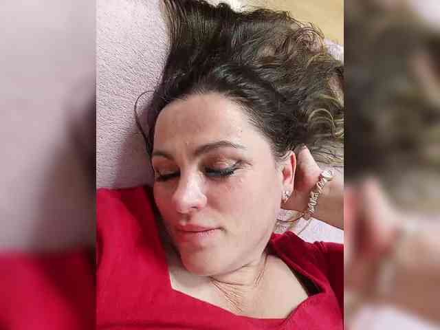 Miss_Kiss_Kiss webcam