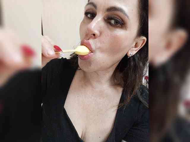 Miss_Kiss_Kiss webcam