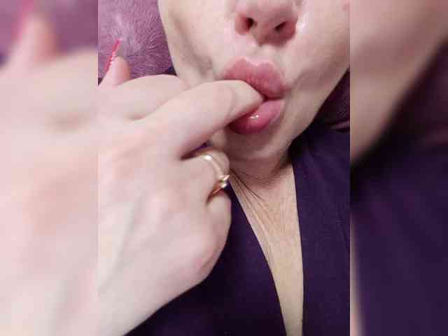 Miss_Kiss_Kiss webcam