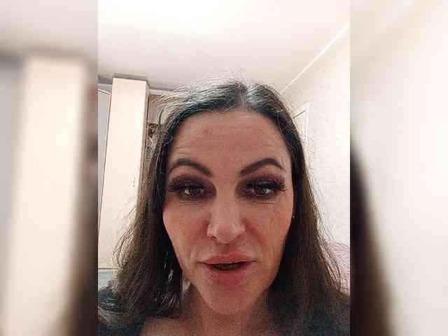 Miss_Kiss_Kiss webcam