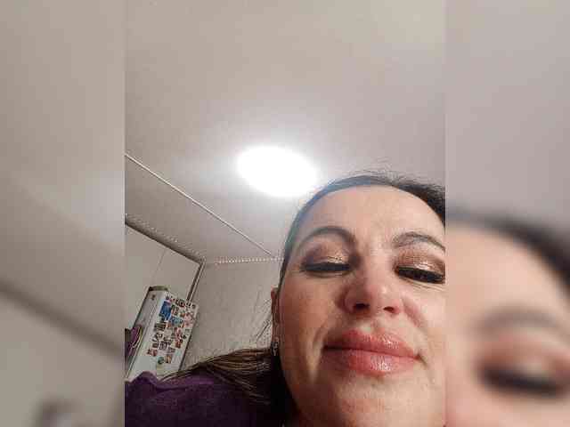 Miss_Kiss_Kiss webcam