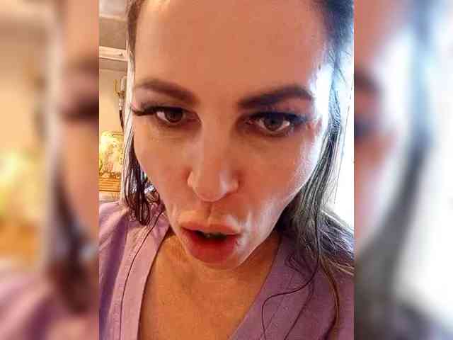 Miss_Kiss_Kiss webcam