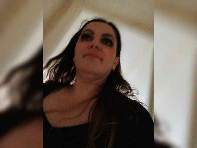 Miss_Kiss_Kiss webcam