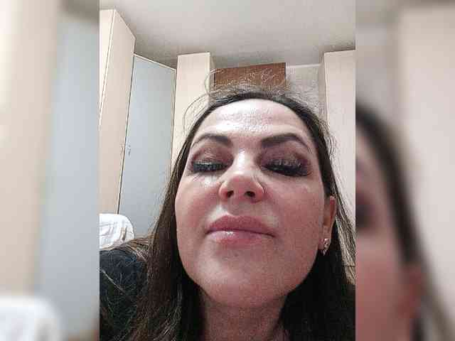 Miss_Kiss_Kiss webcam
