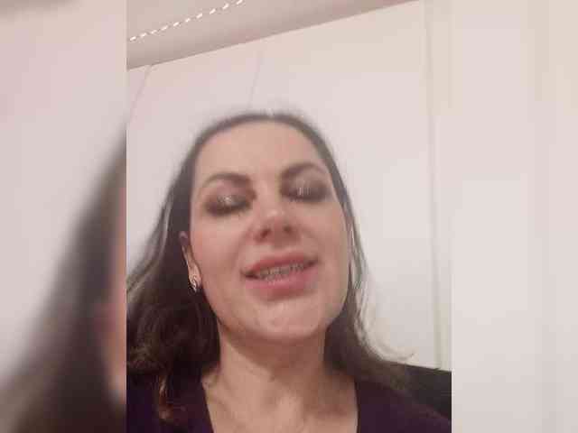 Miss_Kiss_Kiss webcam