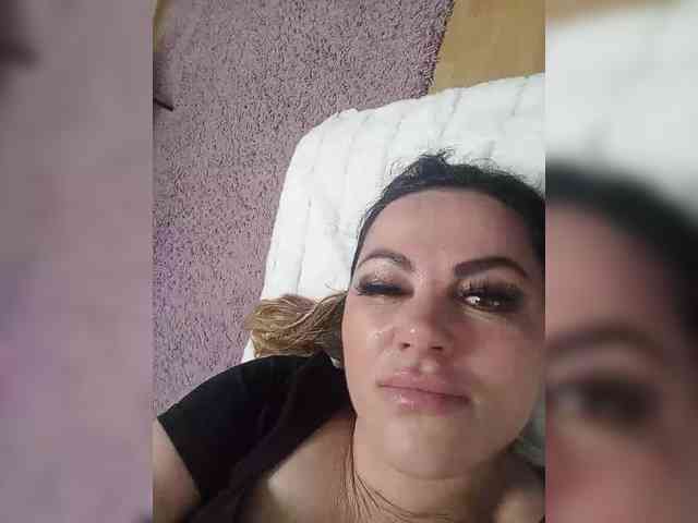 Miss_Kiss_Kiss webcam
