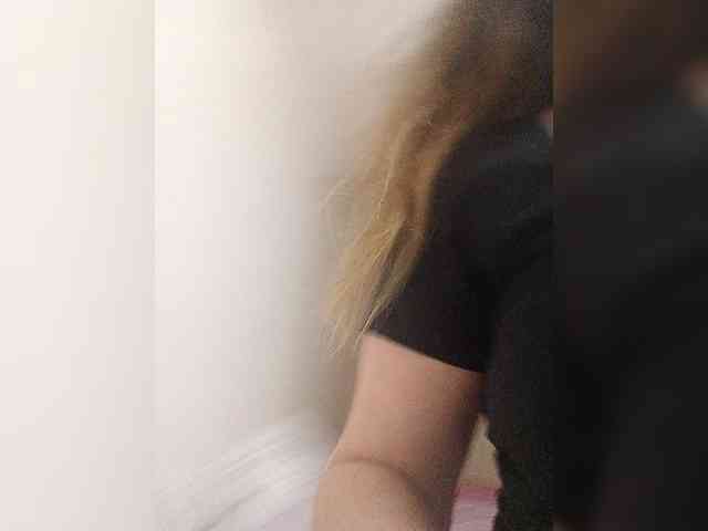 Miss_Kiss_Kiss webcam