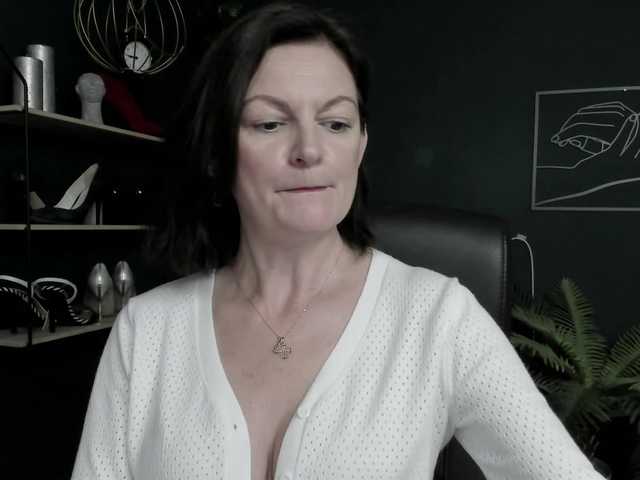 mrsVivian live cam preview