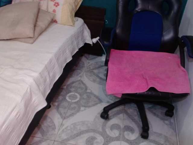 Preview of scarlett-dubois