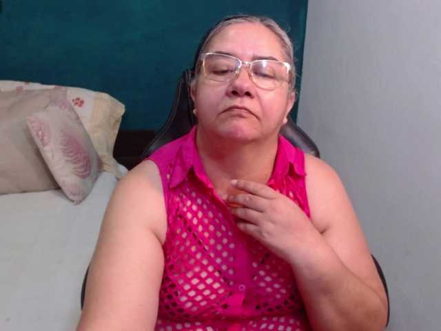 scarlett-dubois's BongaCams show and profile