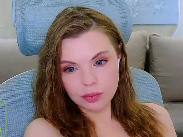 AureliaFly live cam on BongaCams