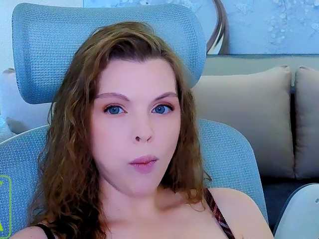 AureliaFly live webcam show