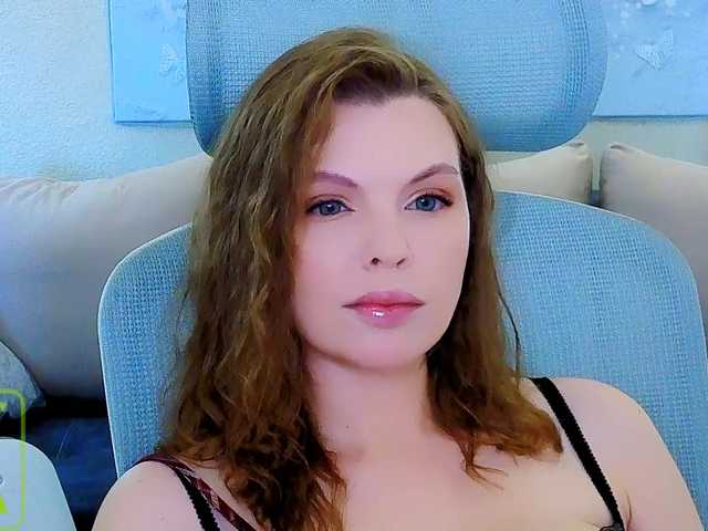 AureliaFly live webcam show
