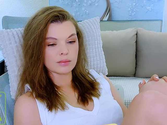 AureliaFly live cam on BongaCams