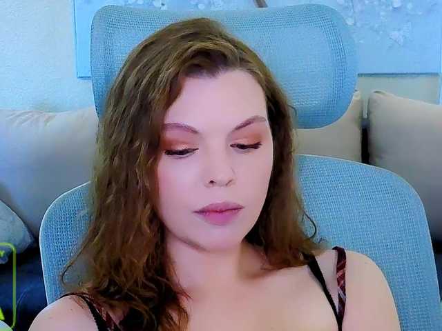 AureliaFly live webcam show