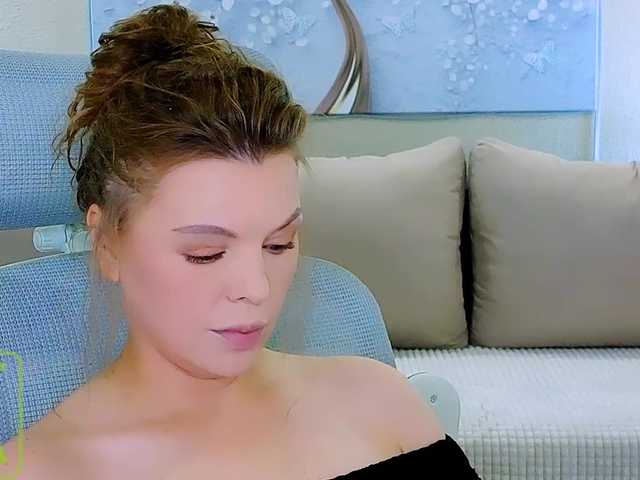 AureliaFly live cam on BongaCams