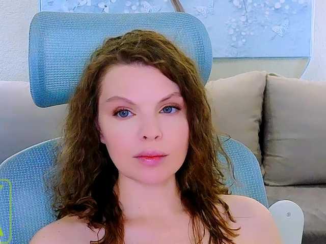 AureliaFly live cam on BongaCams