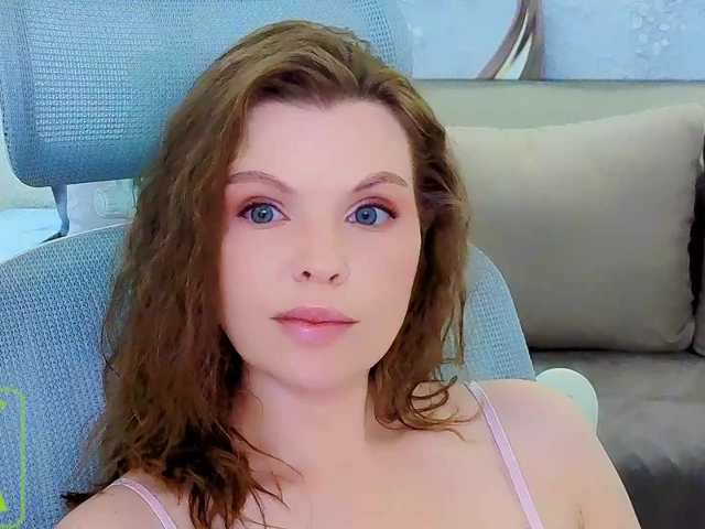 AureliaFly live cam on BongaCams