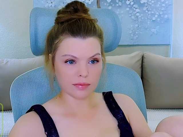AureliaFly live cam on BongaCams