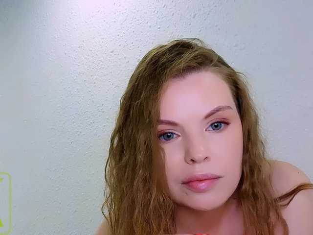 AureliaFly live cam on BongaCams