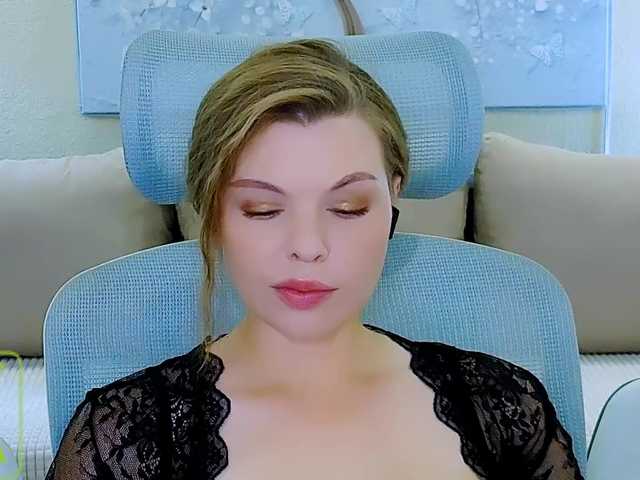 AureliaFly live cam on BongaCams