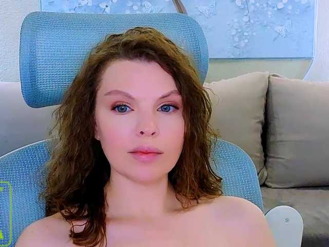 AureliaFly live cam on BongaCams