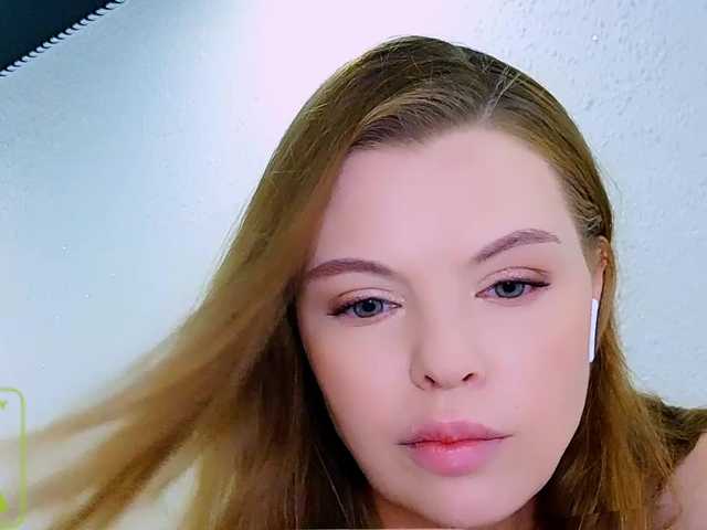 AureliaFly live cam on BongaCams