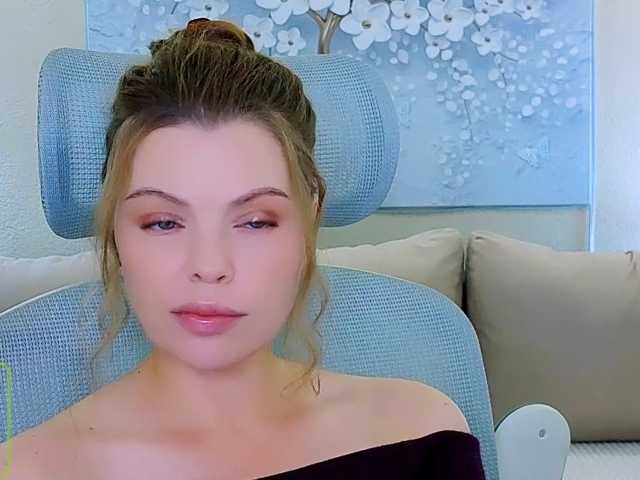 AureliaFly live cam on BongaCams