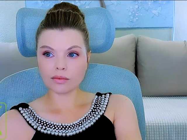 AureliaFly live cam on BongaCams