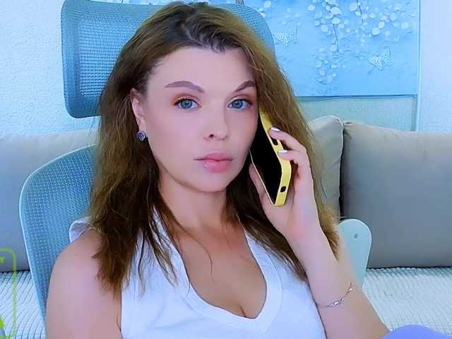 AureliaFly live cam on BongaCams