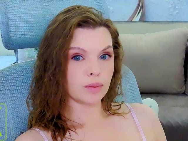 AureliaFly live cam on BongaCams