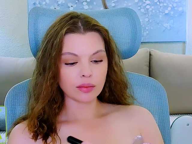 AureliaFly live cam on BongaCams