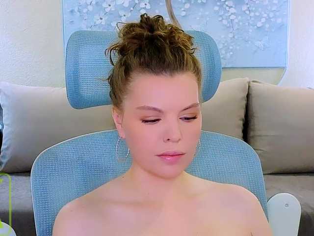 AureliaFly live cam on BongaCams