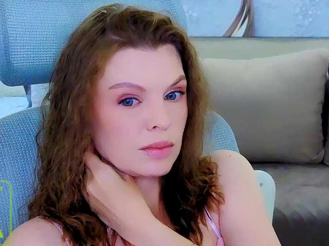 AureliaFly live cam on BongaCams