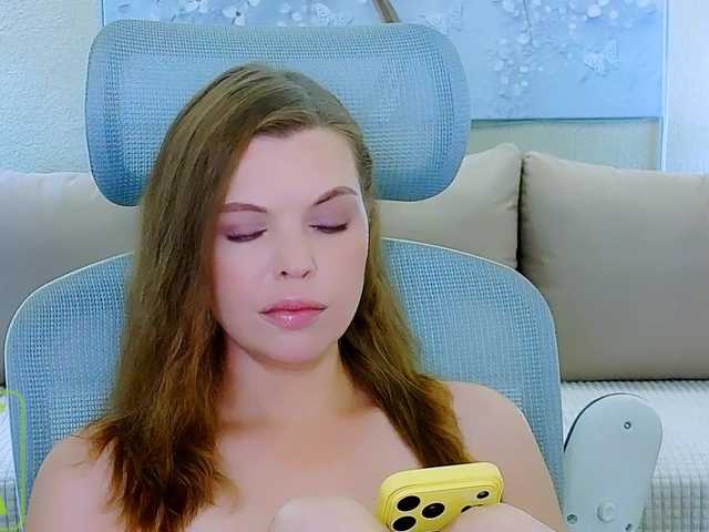 AureliaFly live cam on BongaCams