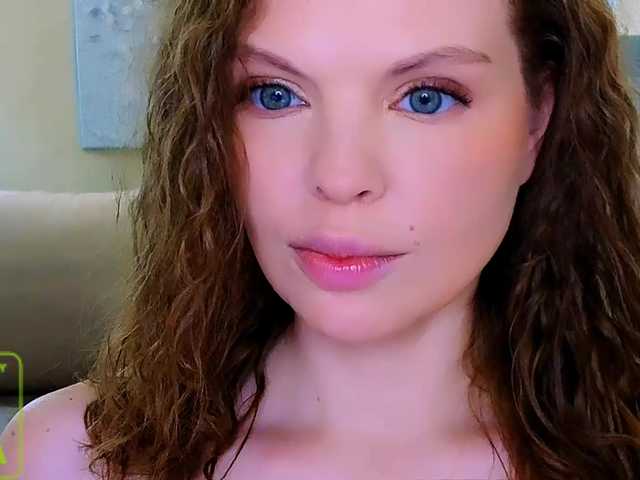 AureliaFly live cam on BongaCams
