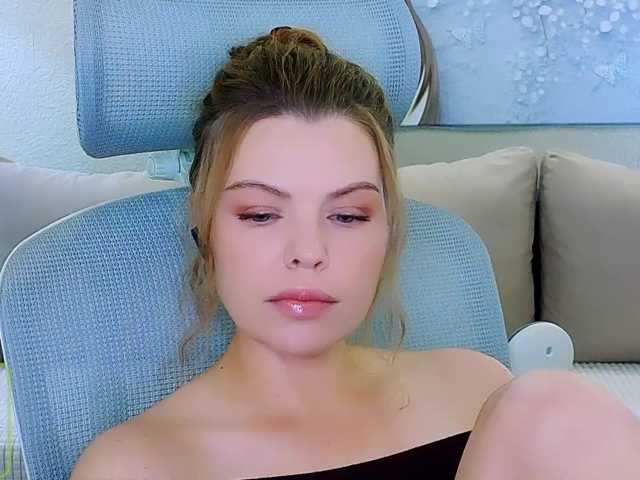 AureliaFly live cam on BongaCams