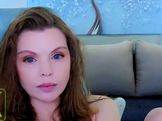 AureliaFly live webcam show