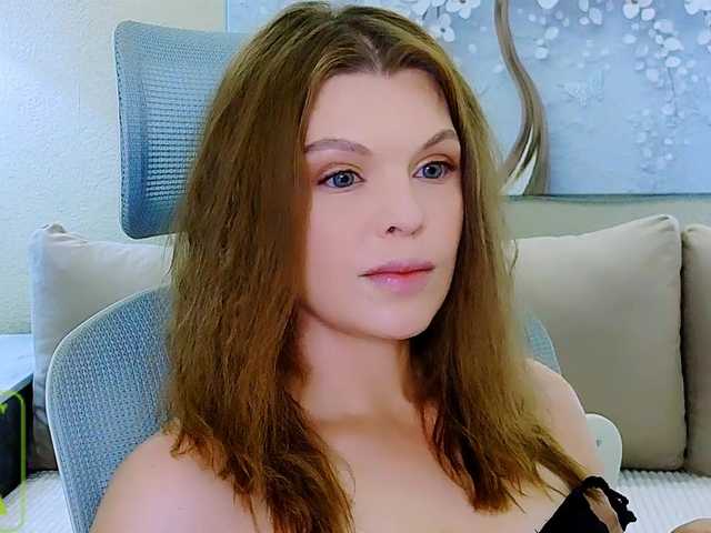 AureliaFly live cam on BongaCams