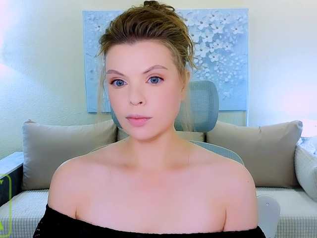 AureliaFly live cam on BongaCams