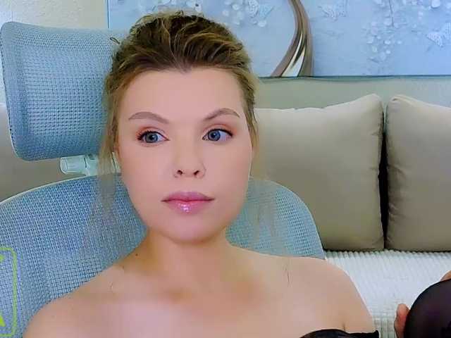 AureliaFly live cam on BongaCams