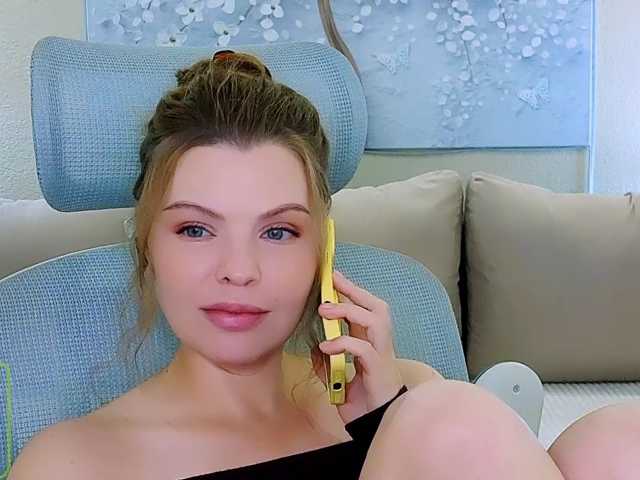 AureliaFly live cam on BongaCams