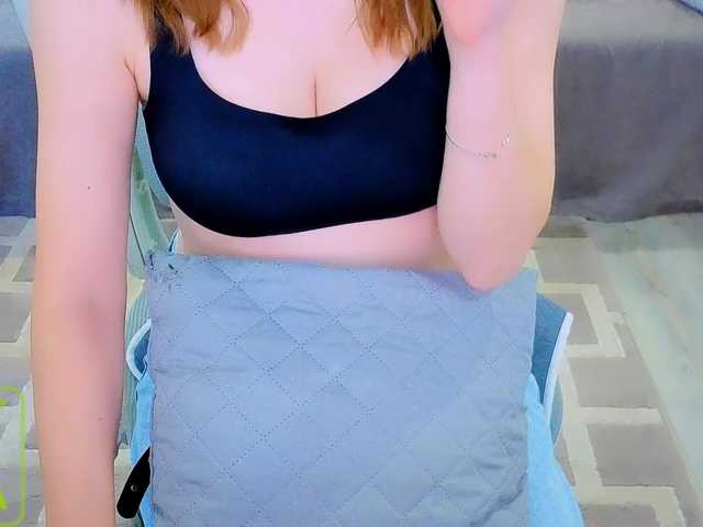 AureliaFly live webcam show