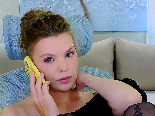 AureliaFly live cam on BongaCams
