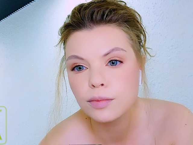 AureliaFly live cam on BongaCams